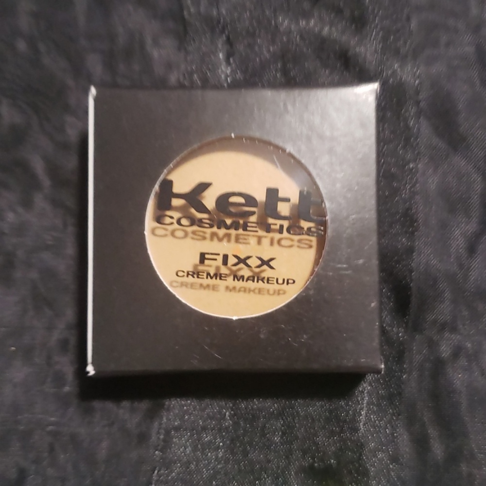 BRAND NEW CREME FOUNDATION